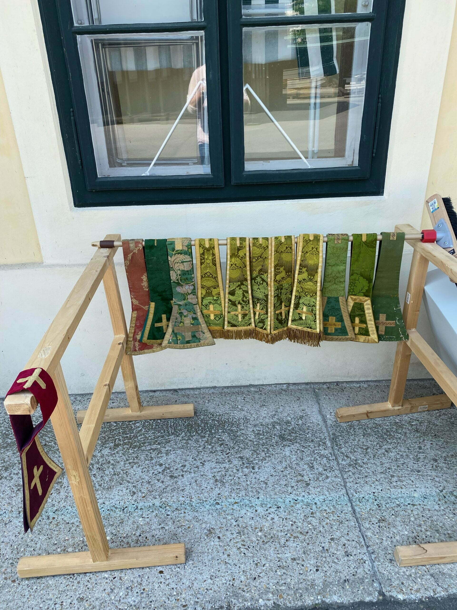 Historische Textilien im Atelier der Textilrestaurierung Neugebauer