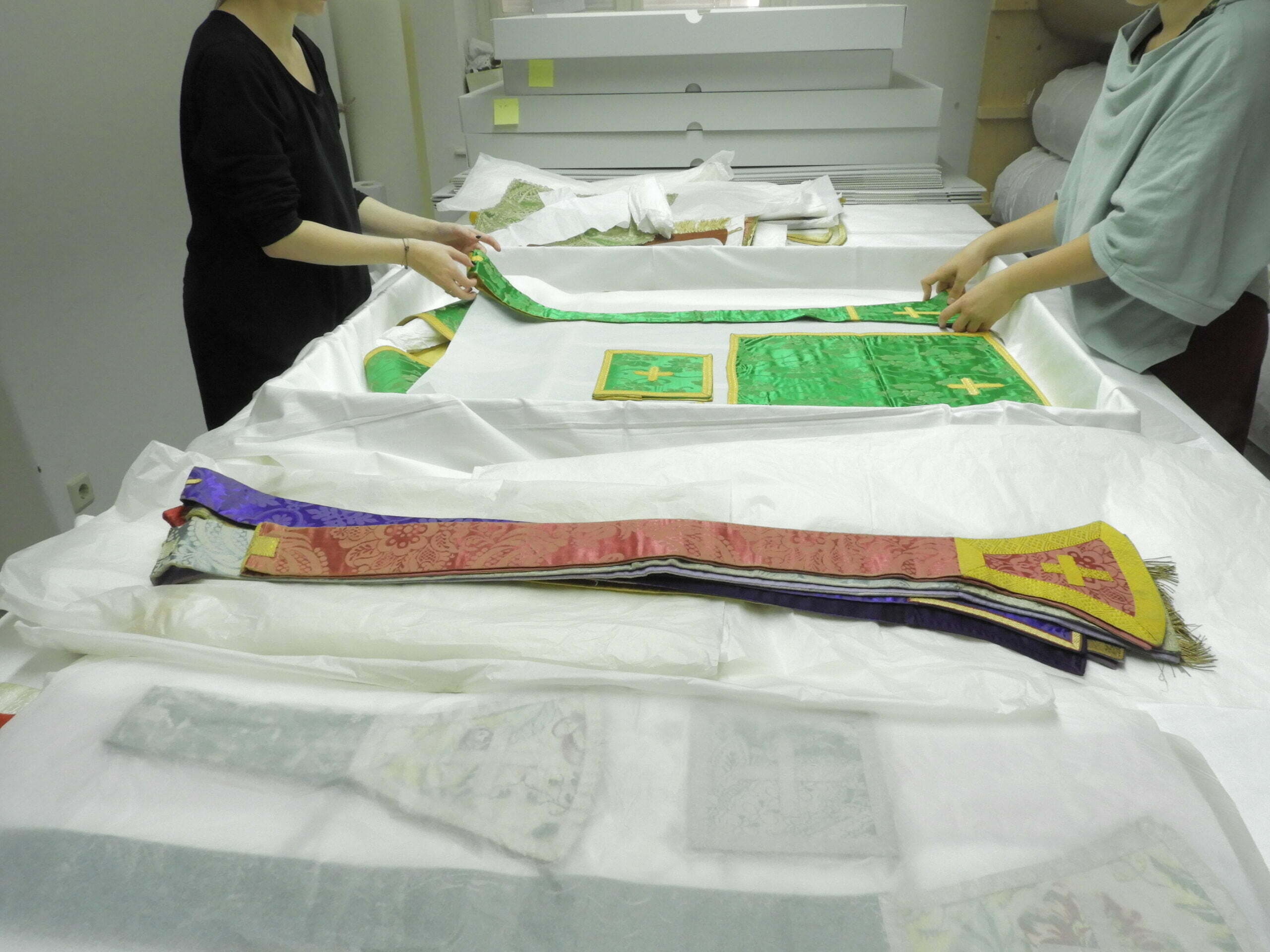 Historisches Textil im Atelier der Textilrestaurierung Neugebauer