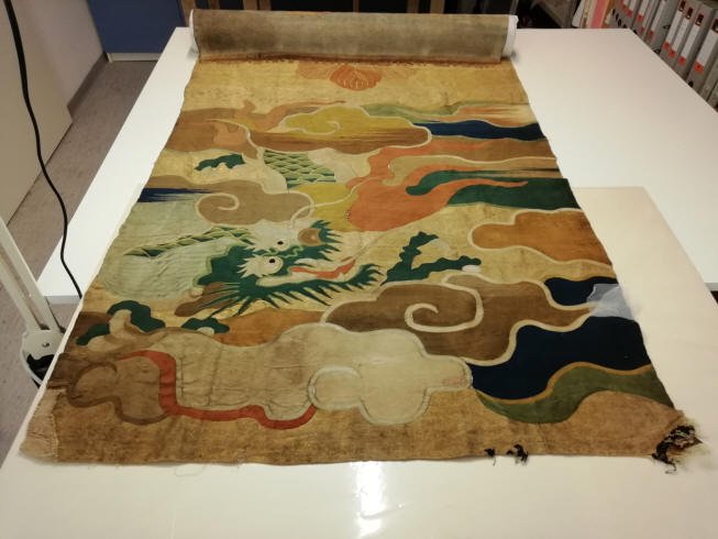 Chinesisches Tuch, Detail des textilen Objekts