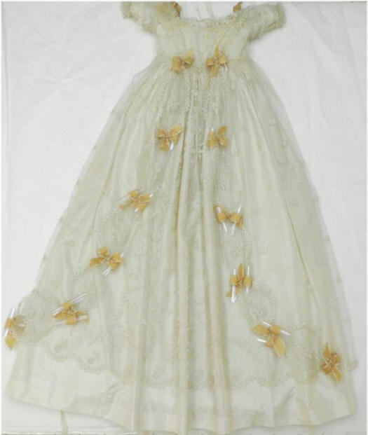 Häubchen und Taufkleid der Kaiserin Elisabeth, Detail des textilen Objekts