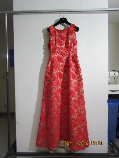 Korallenkleid aus dem Hause Givenchy, Detail des textilen Objekts
