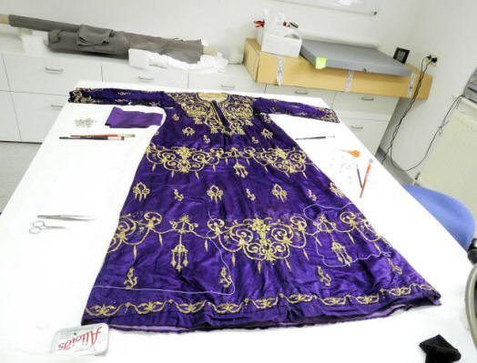 Osmanisches Mantelkleid der Kaiserin Sisi, Detail des textilen Objekts